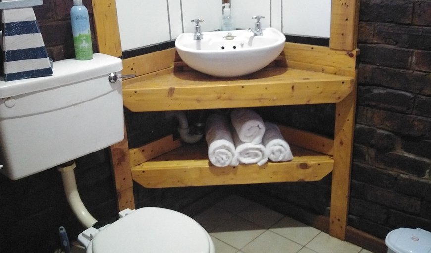 Anchor Inn Jbay: Bathroom