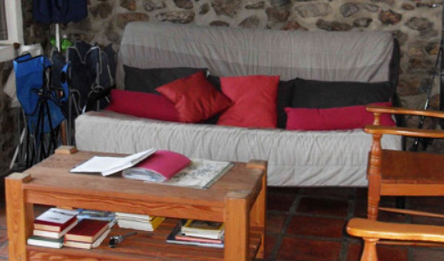 Die Kliphuisie: Lounge with Sleeper Couch