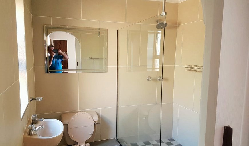Malibu: Bathroom with Shower