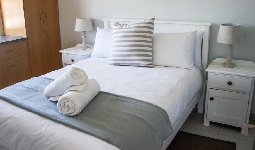 Pearly Tides: Pearly Tides with a double size bed.