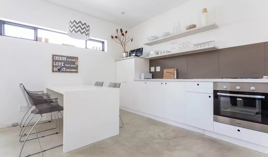 Beautiful Cottage in Blouberg: Kitchen and Dining Area