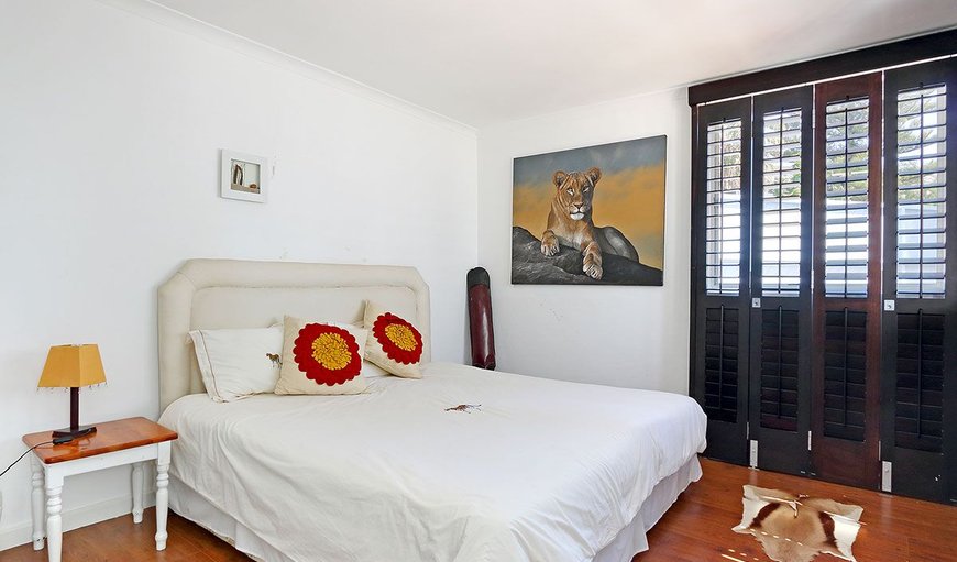 Breakers Beach House: Bedroom with King Size Bed