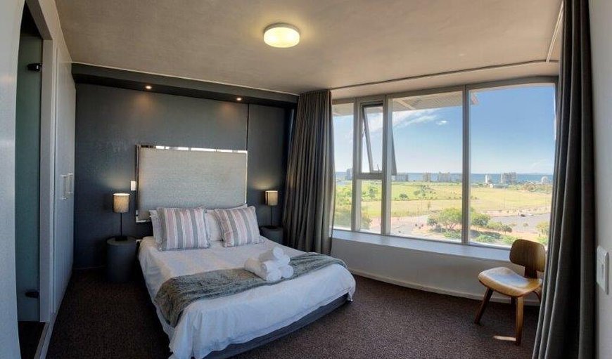 Stylish Apartment With Panoramic Views: Bedroom