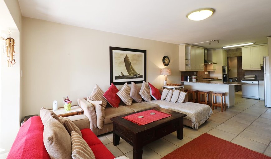 Milkwood House * Sleeps 4: Open-plan lounge/dining/kitchen area