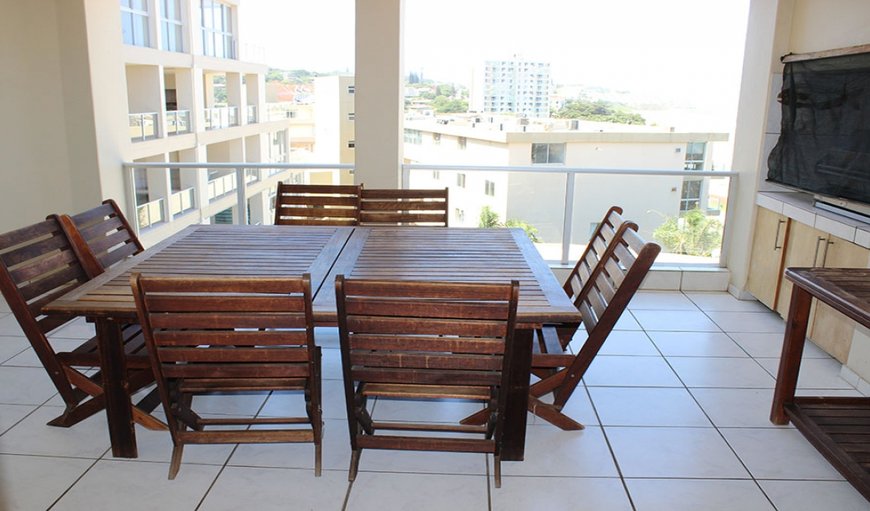 Rondevoux 18 - The apartment has a covered balcony with outdoor dining furniture and built-in braai facilities. in Uvongo, KwaZulu-Natal, South Africa