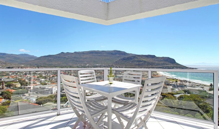 Crow`s Nest Fish Hoek Bay: Breathtaking view from the balcony