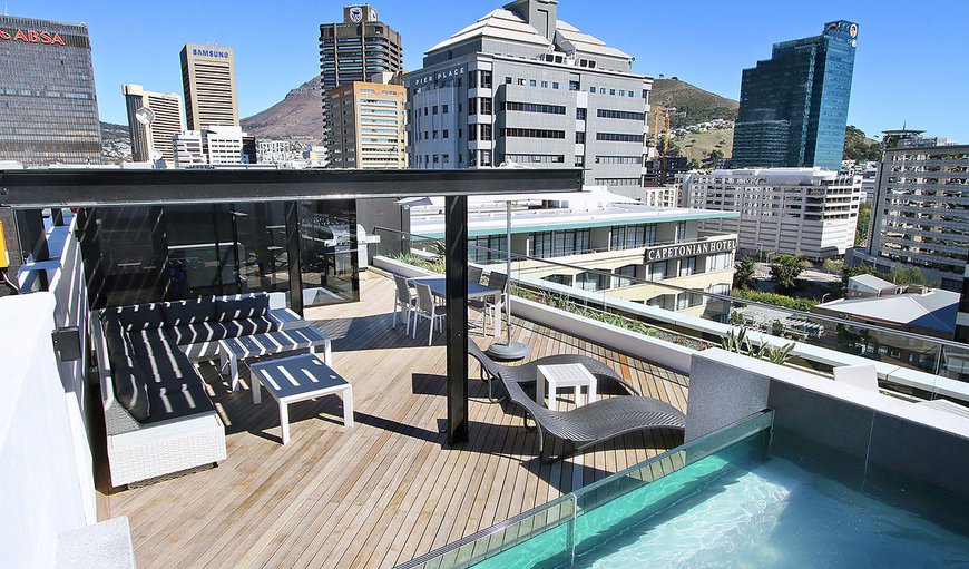 2 Bed Penthouse - Henning: Welcome to Penthouse Henning - This exceptional Penthouse is located in the newly renovated Onyx building on Heerengracht St, opposite the CTICC.