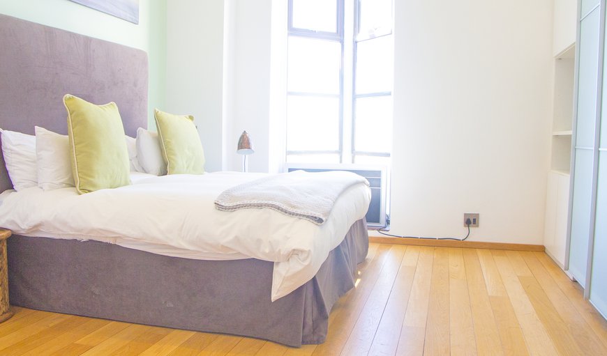 2 Bed Apartment - Louise: The main bedroom is furnished with a queen size bed