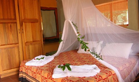 Chalets: Chalet with a queen size bed.