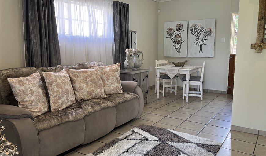 King Protea: King Protea - Living Room