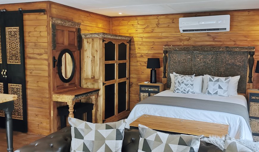 The Hoopoe Cabin: The Hoopoe Cabin - Bedroom