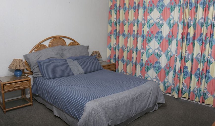 Summer Rocks 4: Bedroom with Double Bed