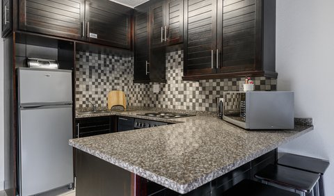 Two Bedroom Apartment with Balcony: Two Bedroom Apartment with Balcony
