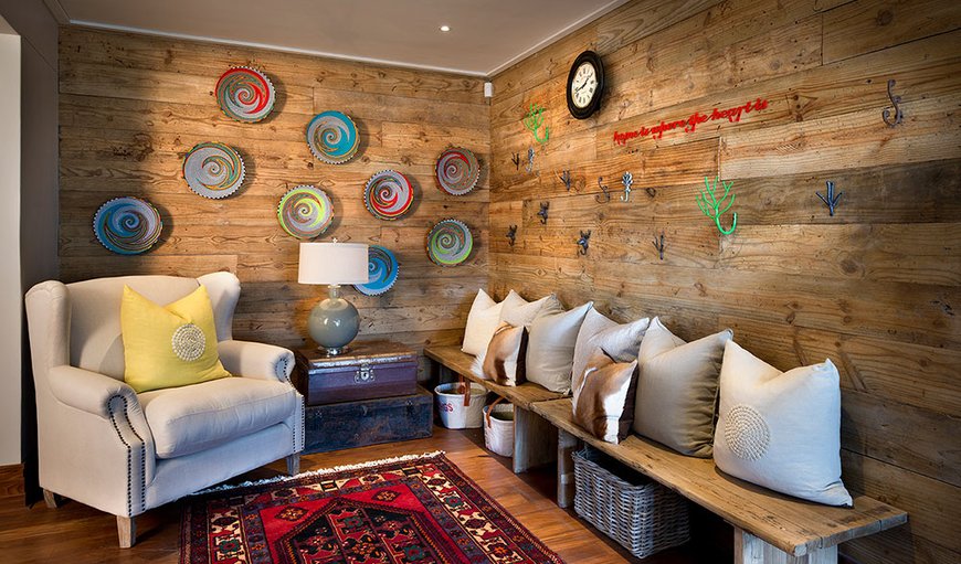 The entrance hall way to the dining area and lounge is beautifully finished with hand crafted ornaments and comfortable seating The entrance hall way to the dining area and lounge is beautifully finished with hand crafted ornaments and comfortable seating