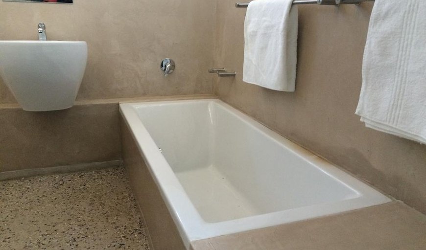 Paternoster Rentals - Oom Dana se Huis: Bathroom with Bath