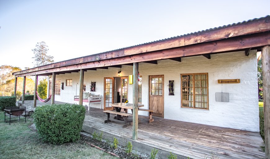 Honey Badger Country Cottage  2 : Honey Badger 2 bedroom Lodge with lounge, kitchen, indoor fireplace, large veranda and own barbeque facilities. Bedrooms are 2 x Queen. Sleeps 4 people.