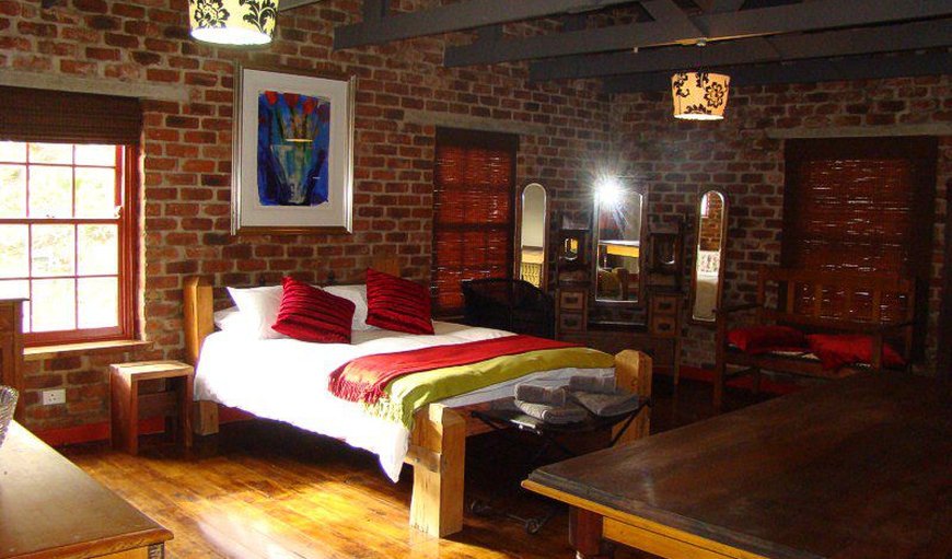 Boudoir Santa Cecilia: Queen-size bed in studio loft.