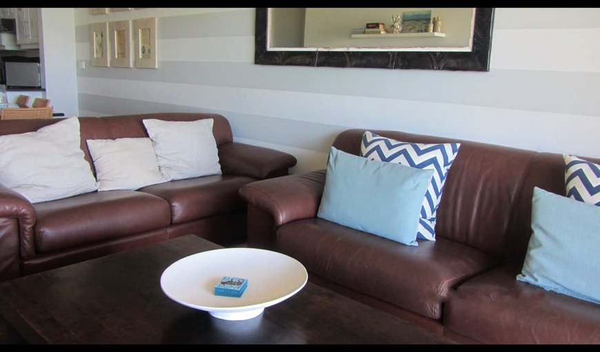 Bayview Apartment: Lounge
