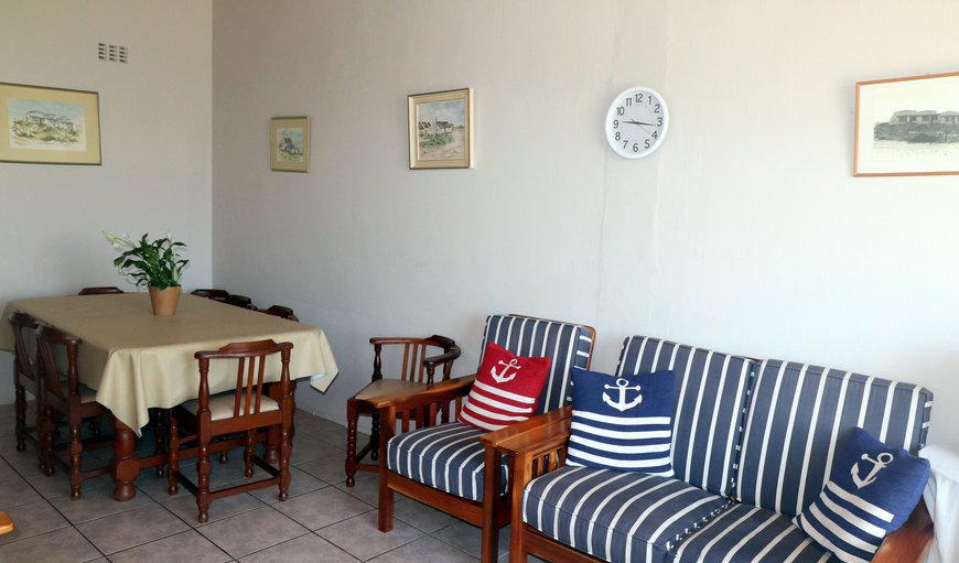 The Gift Arniston: Lounge area and dining area