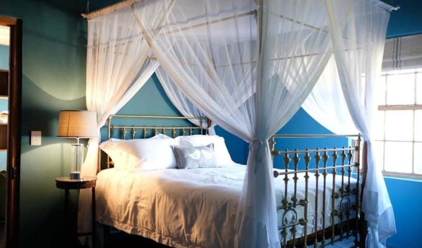 The Blue Cottage: The Blue Cottage - Bedroom with a queen size bed