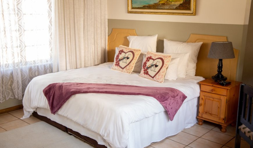 Backsberg Cottage: Bedroom with Double Bed and Sleeper Couch