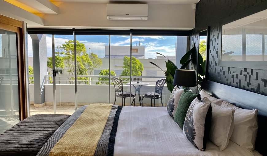Clifton Beachfront Executive Apartment: Bedroom with King Size Bed