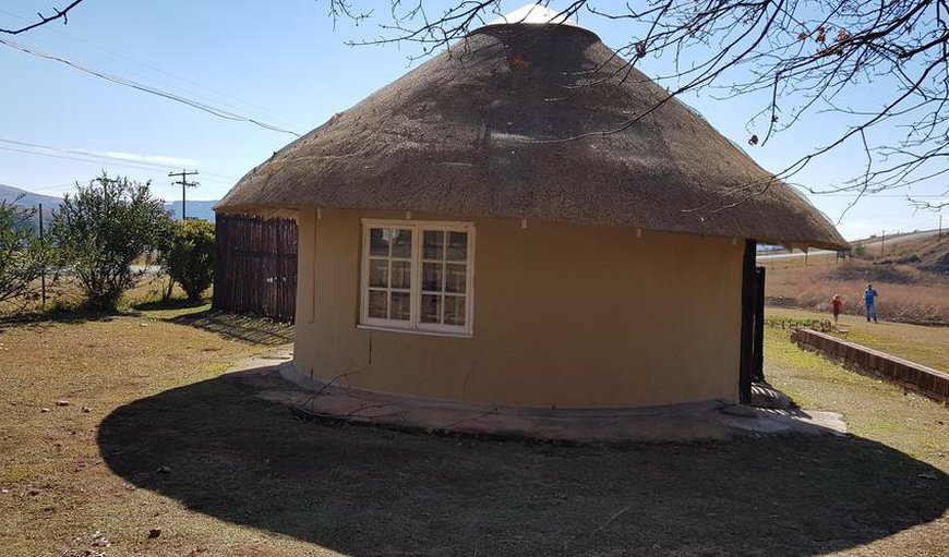 We offer two self catering rondavels, situated in the heart of Cathkin and Champagne Valley, Central Drakensberg.