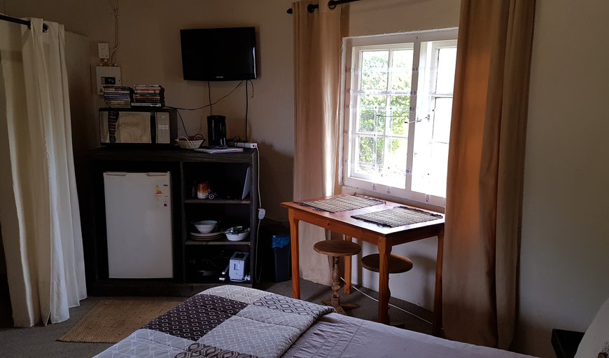 Feathers - The rondavel also offers a flat screen TV with a bar fridge, microwave, cutlery, crockery and tea/coffee making facilities. Feathers - The rondavel also offers a flat screen TV with a bar fridge, microwave, cutlery, crockery and tea/coffee making facilities.