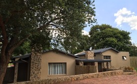 Treelands Abbey - Studio en-suite x 4 image
