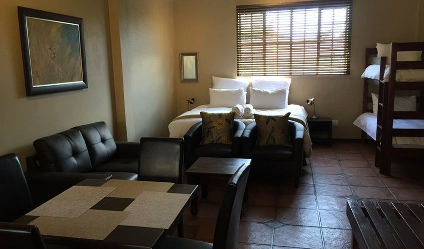 Superking studio TL Manor: Studio - beds and comfortable seating