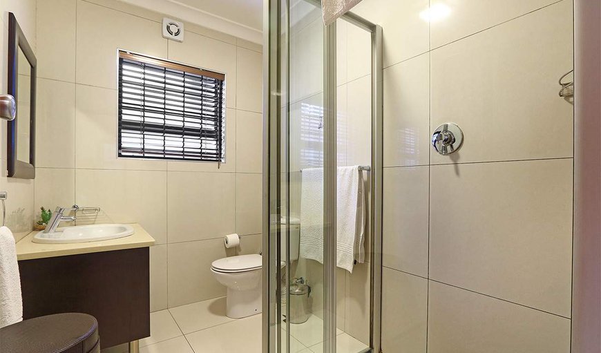 Cape Aloe -1 Bedroom Apartment: Bathroom