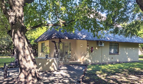 Acacia Cottage: Family Cottage Exterior 3