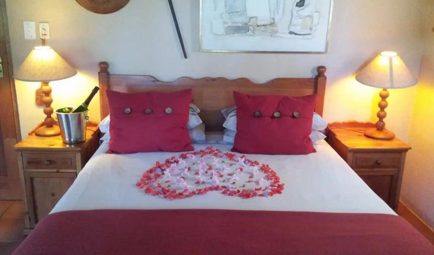 Matumi Chalet: Bush Chalet 4 - Bedroom with a king size bed