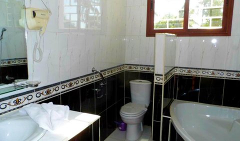 Double Room: Double Room bathroom