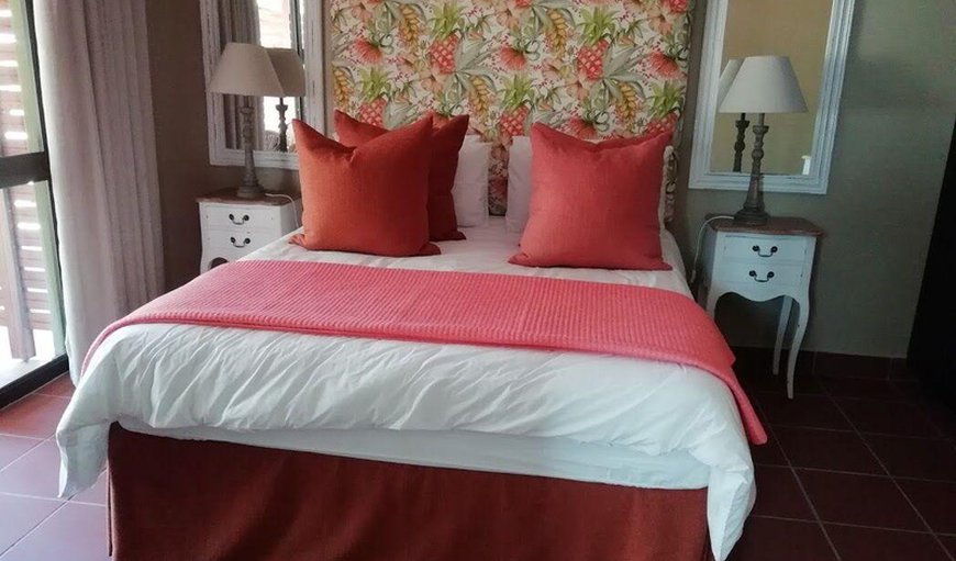 Double room with queen bed: Crafters Lodge- Units 3 and 4 are double rooms with queen beds and bathroom with shower. Separate entrance and veranda. Coffee/tea station in room.