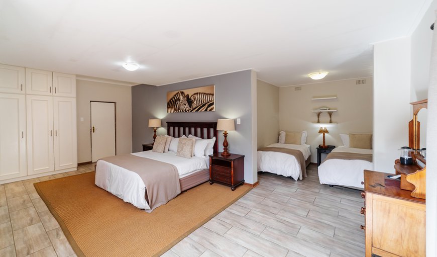 Family Suite: Family Suite - Room 2 with king size bed and 2 single beds