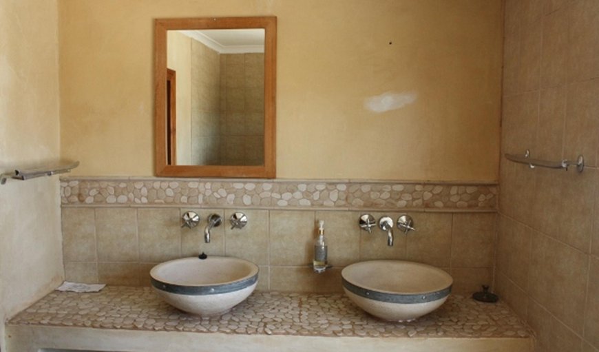 En-suite rooms: En-suite bathroom