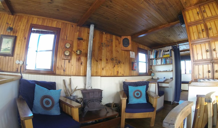 Houseboat Myrtle: Lounge