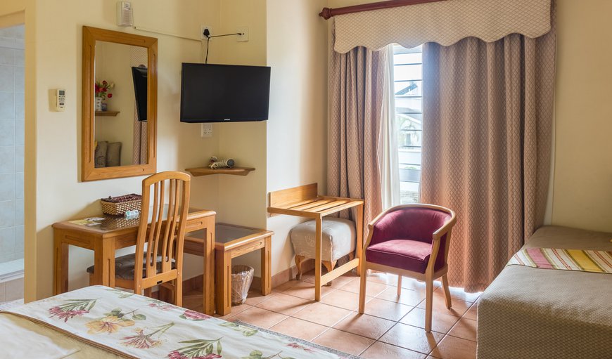 Double room with a queen size bed & extra Single bed, can accommodate 2 Adults & 1 Child over 6 yrs old. Double room with a queen size bed & extra Single bed, can accommodate 2 Adults & 1 Child over 6 yrs old.