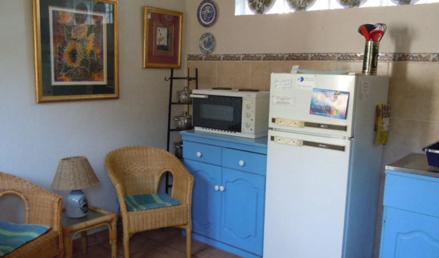 MULBERRY COTTAGE: Mulberry Cottage - Kitchenette