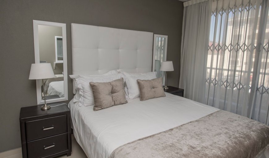 ONE BEDROOM APARTMENT: Bedroom with Queen Size Bed