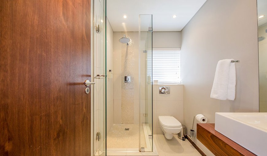 FOUR BEDROOM PENTHOUSE WITH JACUZZI: En-Suite Bathroom