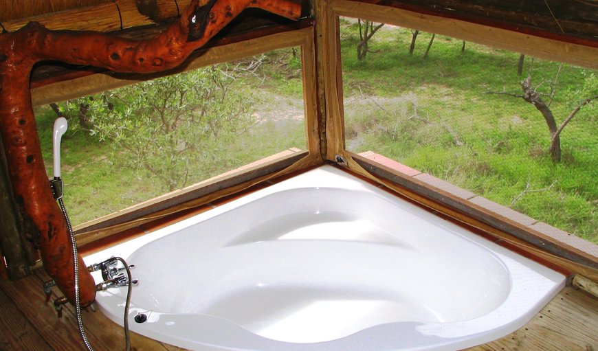 Drunken Parrot (Honeymoon Treehouse): Drunken Parrot Honeymoon Suite Sunken Bath