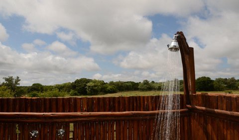 Dream (Luxury Honeymoon TreeHouse): Outdoor shower with a view