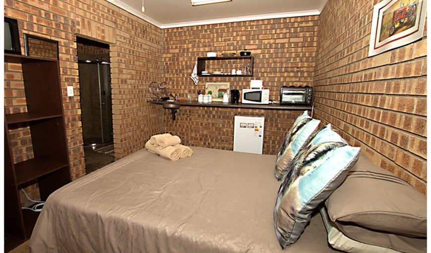 Self Catering units: Bietjie Moeg bedroom.