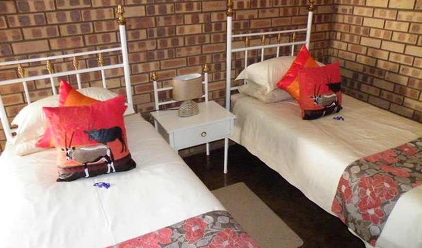 Twin Room: Bietjie Moeg bedroom with single beds.
