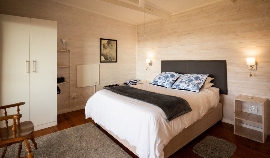 Cottage 7 - 10: Main Bedroom with Queen Size Bed
