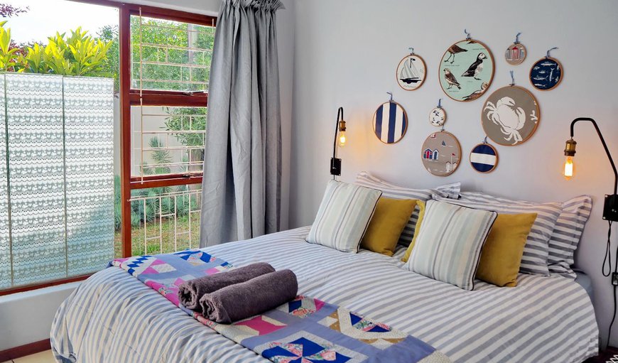 Sea-Esta Cottage: Bed