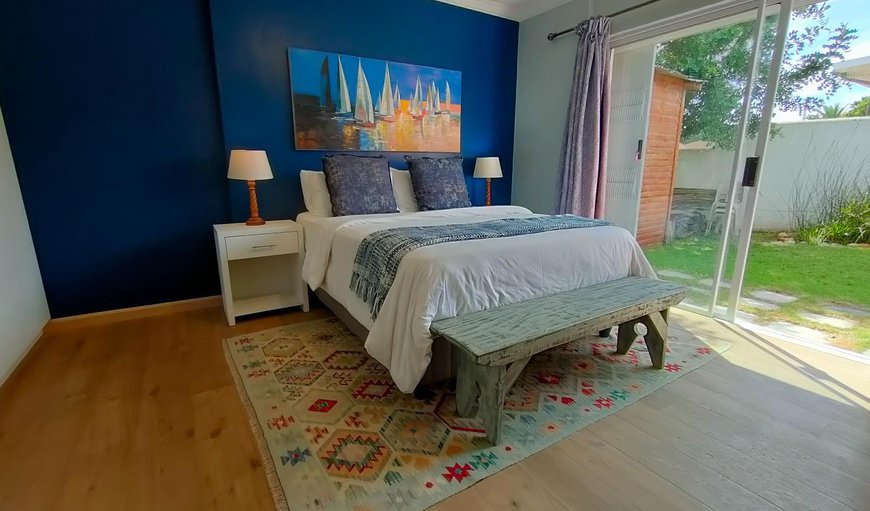 Sea-esta Manor: Bed