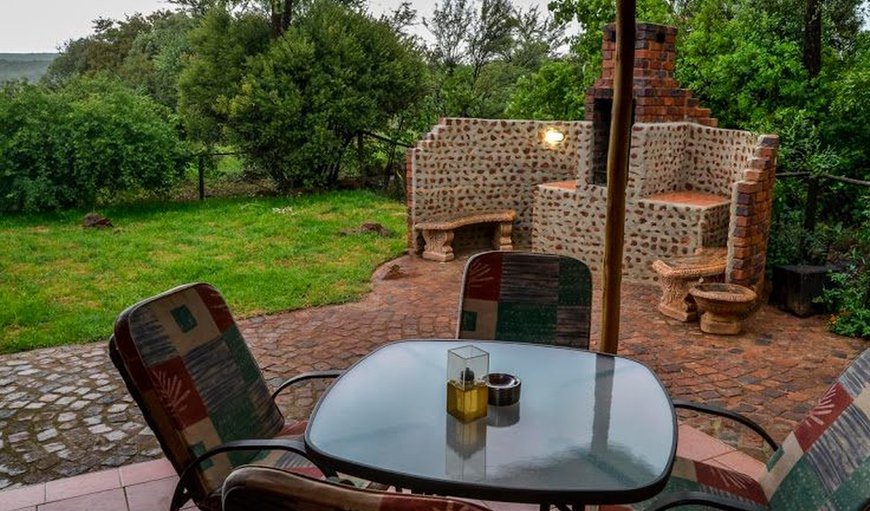 Wild Olive Tree Cottage: Welcome to the Wild Olive Cottage - Braai Area